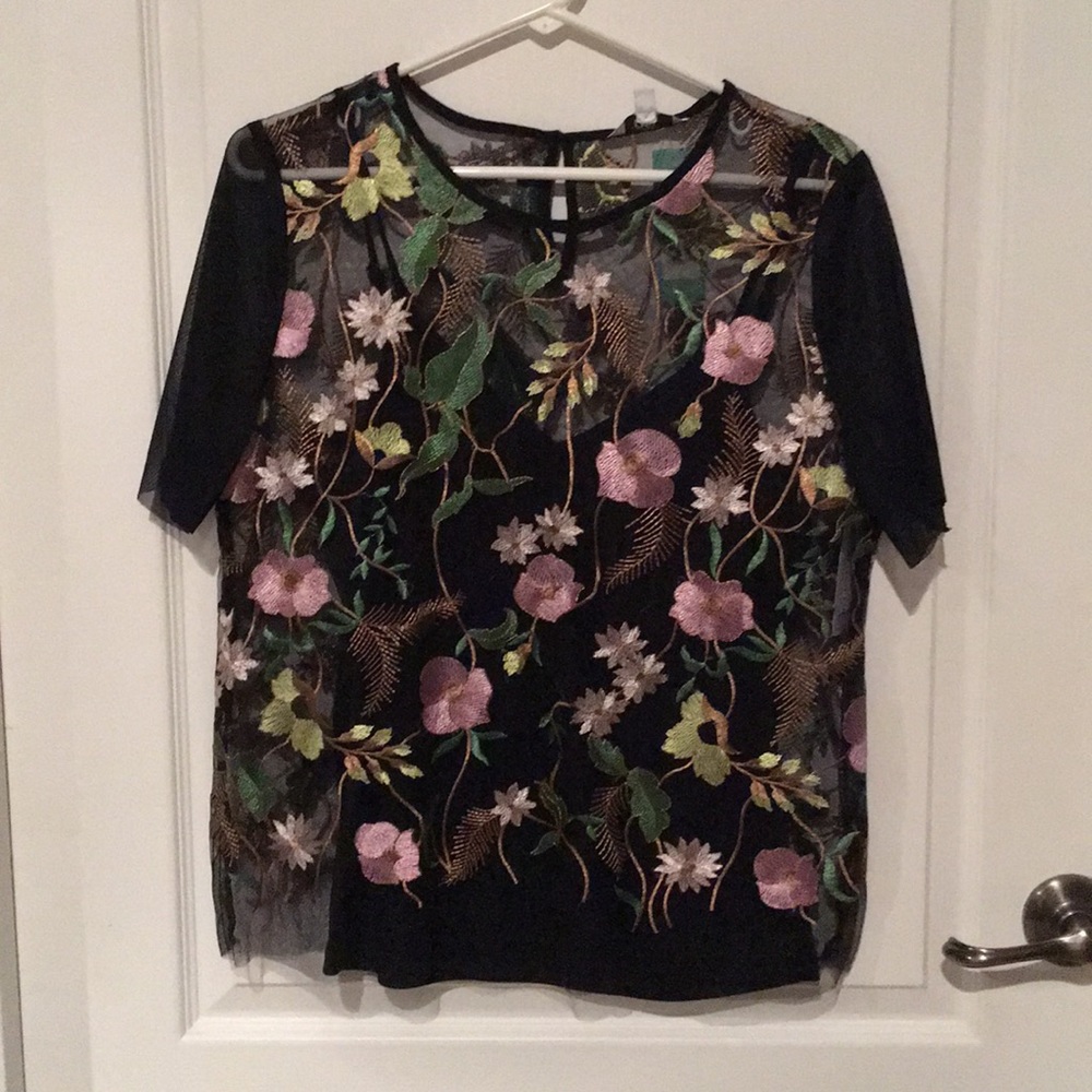 NWT Q&A Kenmara Embroidery Blouse